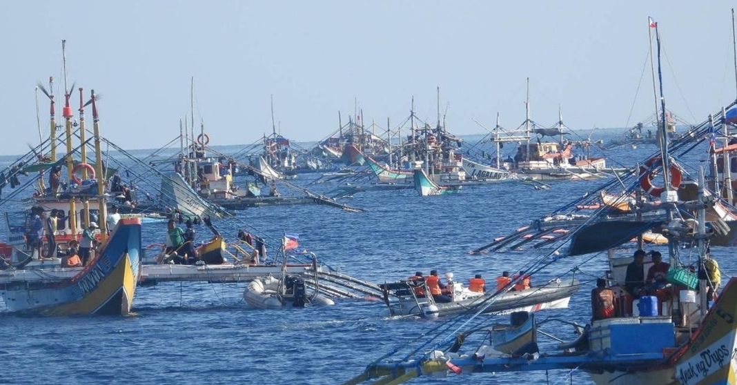 Philippines Asserts Sovereignty Over Bajo de Masinloc, Rejects China’s Claims on Fishing Vessels